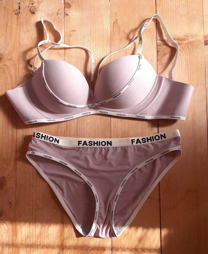 ست لباس زیر زنانه اسپرت طرح Fashion - رنگ کالباسی با کش پهن و نرم
